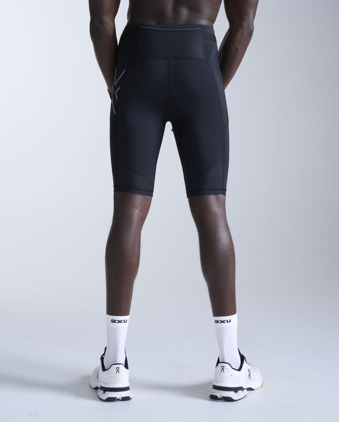 2xu-aero-mesh-compression-shorts-kompressionsshorts-schwarz-herren image 2