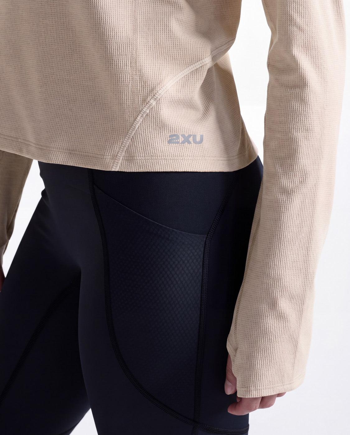 2xu-aero-trail-1-2-zip-chalk-white-laufshirt-damen image 7