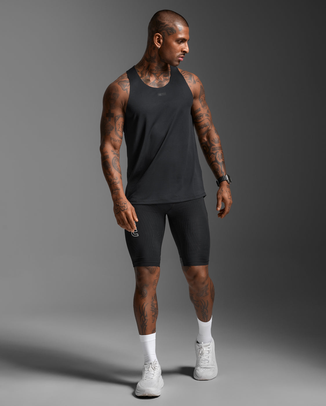 2xu-light-speed-tech-singlet-herren-black-lauf-top image 2