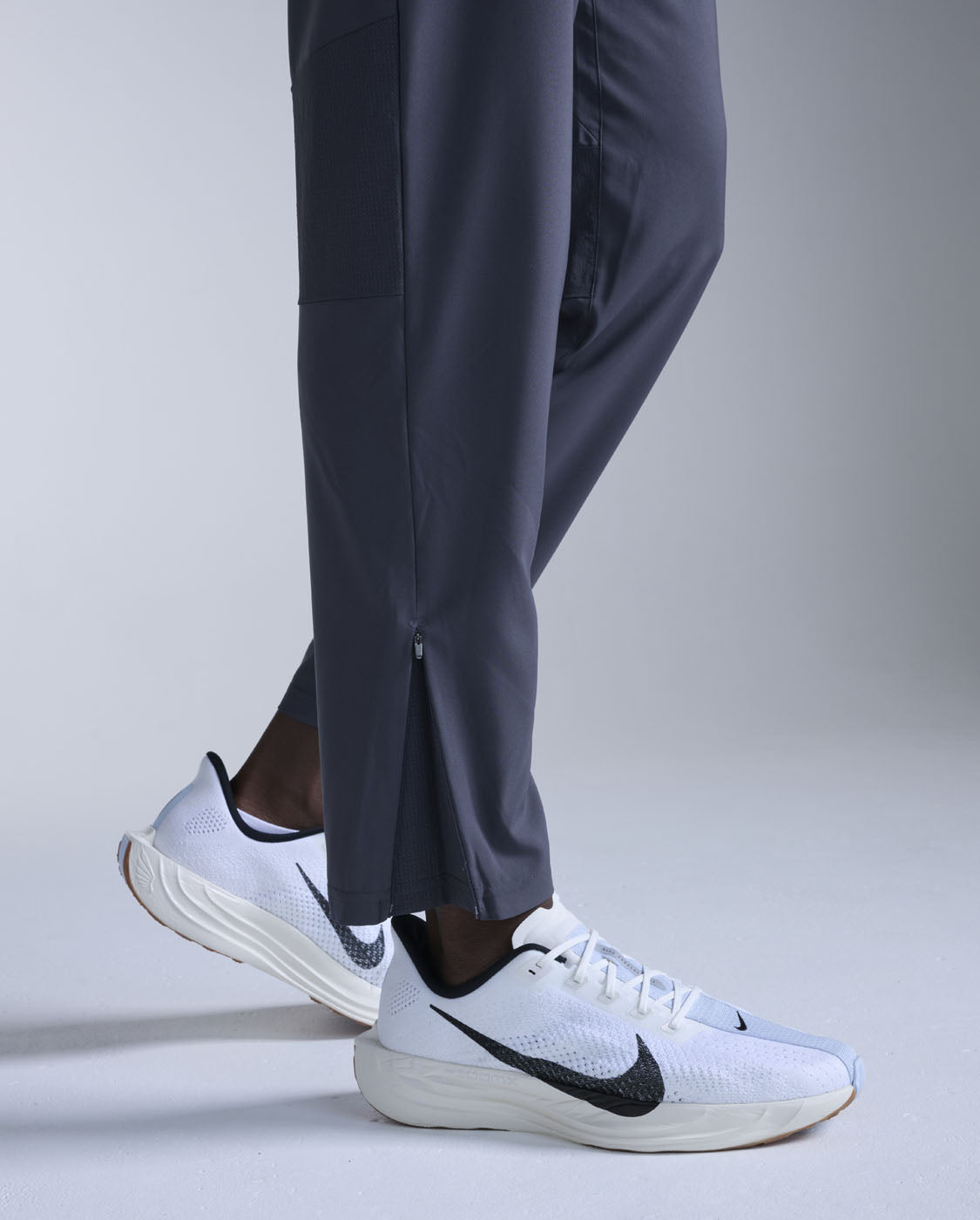 2xu-aero-woven-jogger-herren-india-ink-leicht image 3