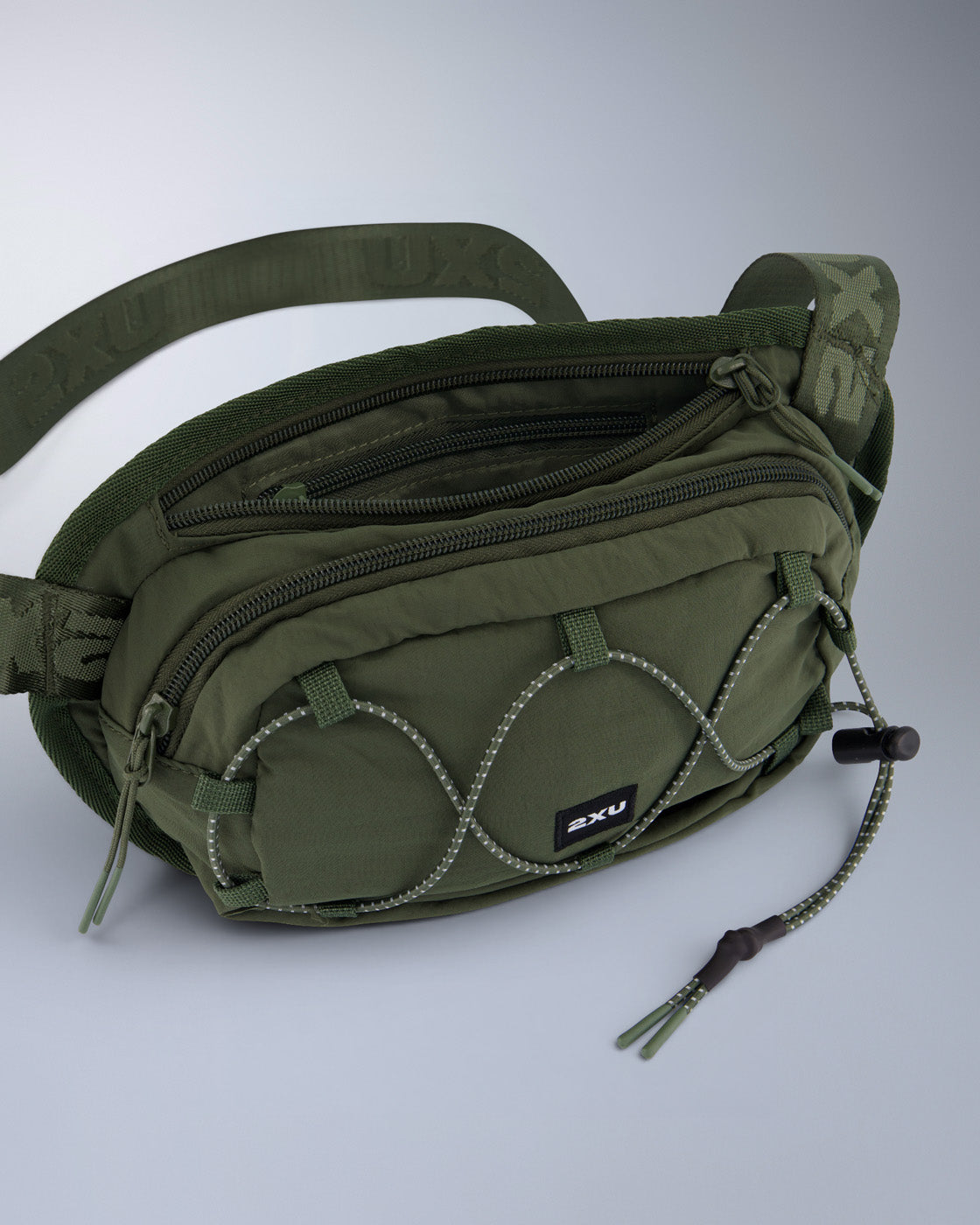 2xu-swim-race-cross-body-bag-hunter-green-osfa image 3