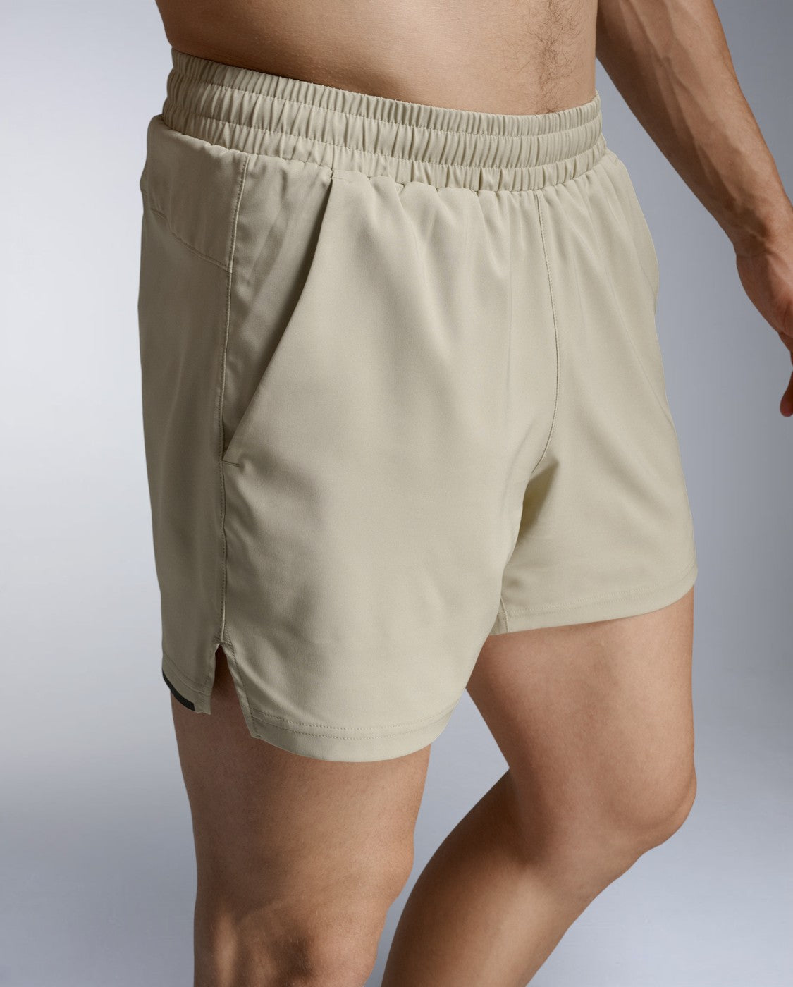 2xu-aero-5-inch-shorts-laufshorts-herren-pebble image 3