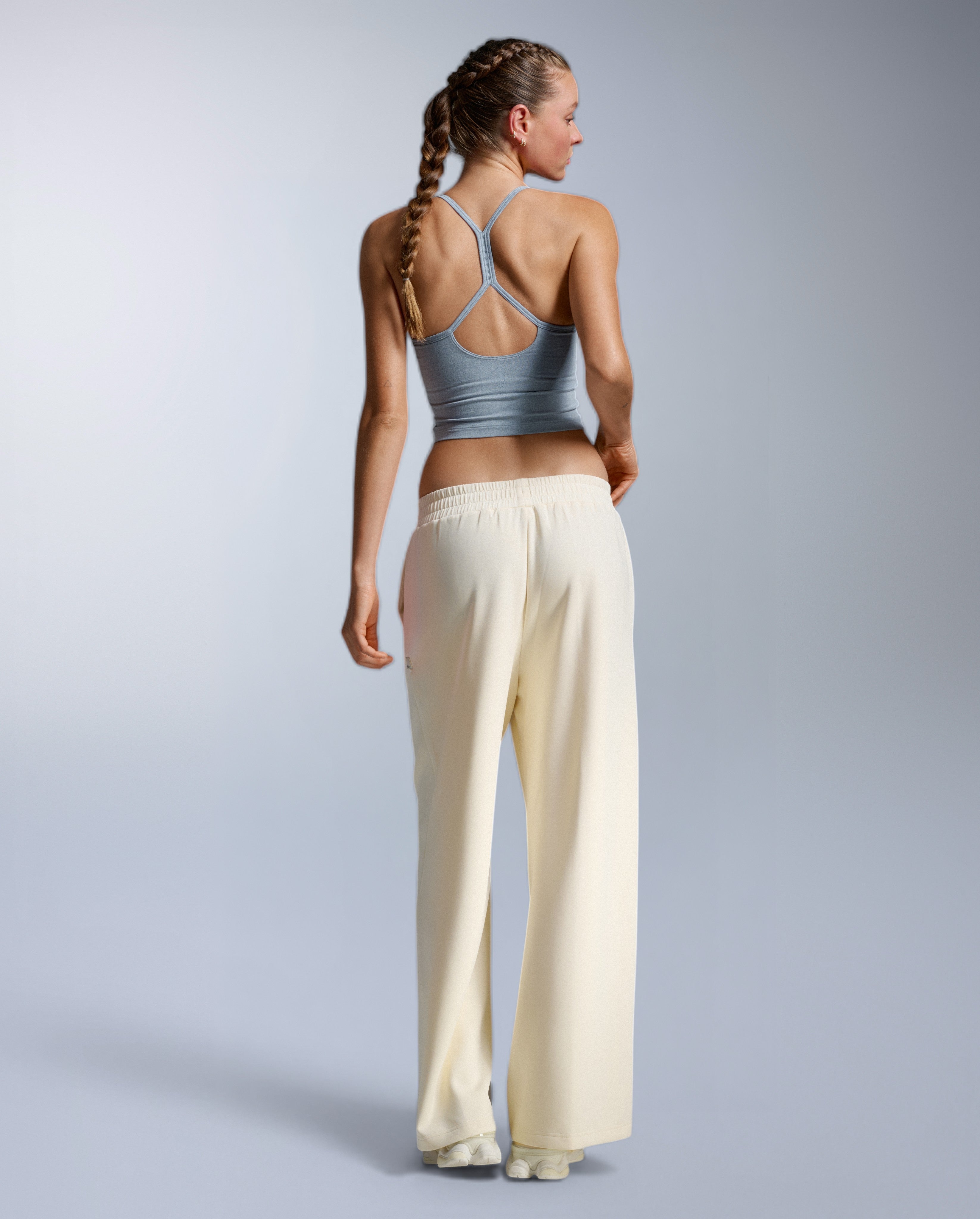 2xu-signature-wonderluxe-wide-leg-hose-damen-chalk-modal image 5