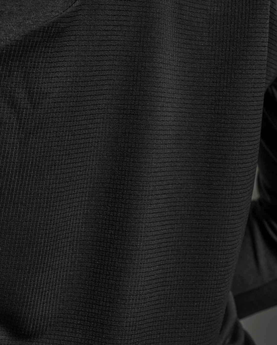 2xu-aero-1-2-zip-laufshirt-damen-schwarz-reflektierend image 8
