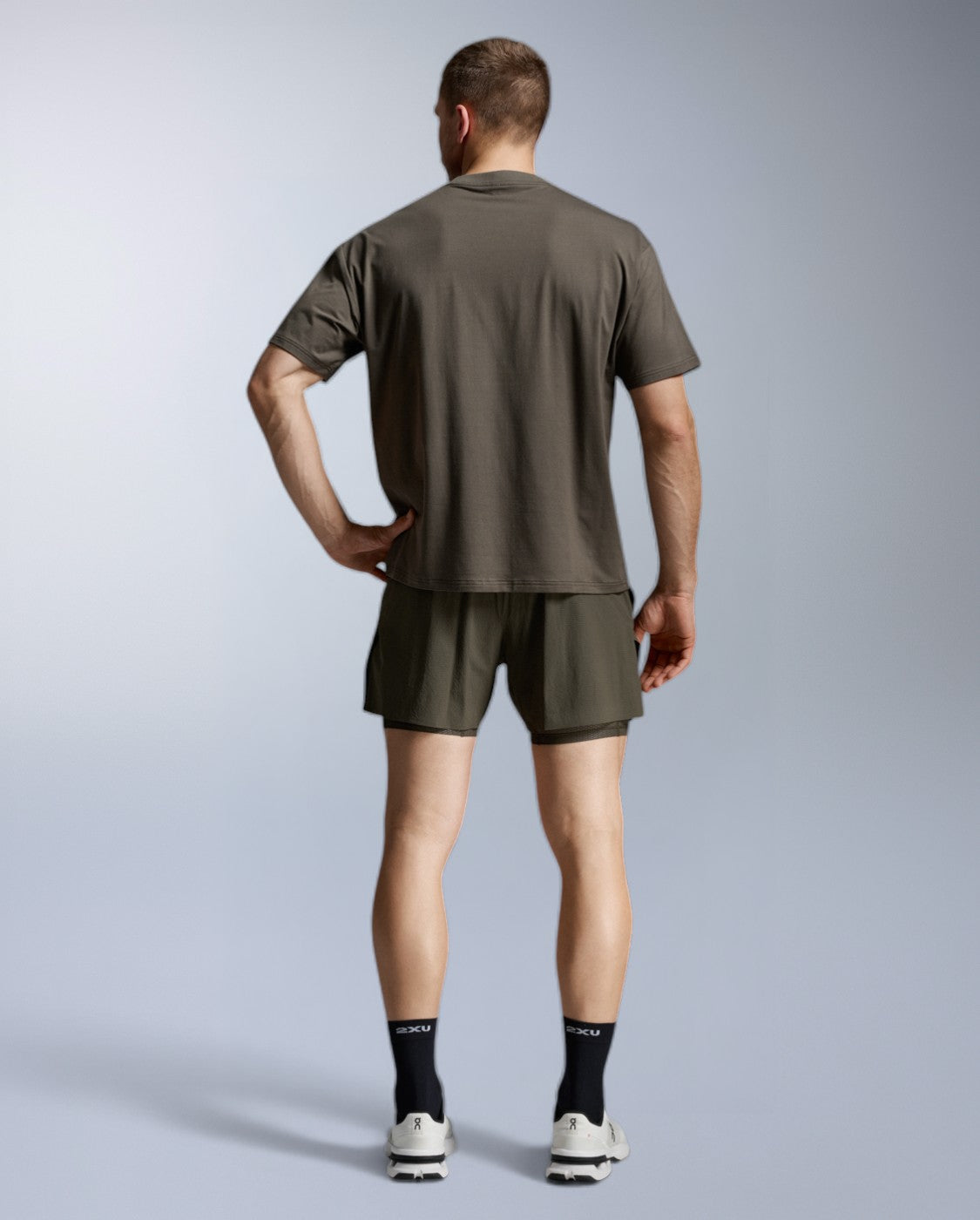 2xu-motion-oversized-tencel-t-shirt-flint-herren image 5