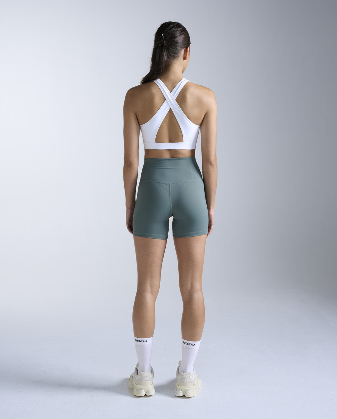 2xu-flex-feather-flex-cross-back-sport-bh-wei image 6