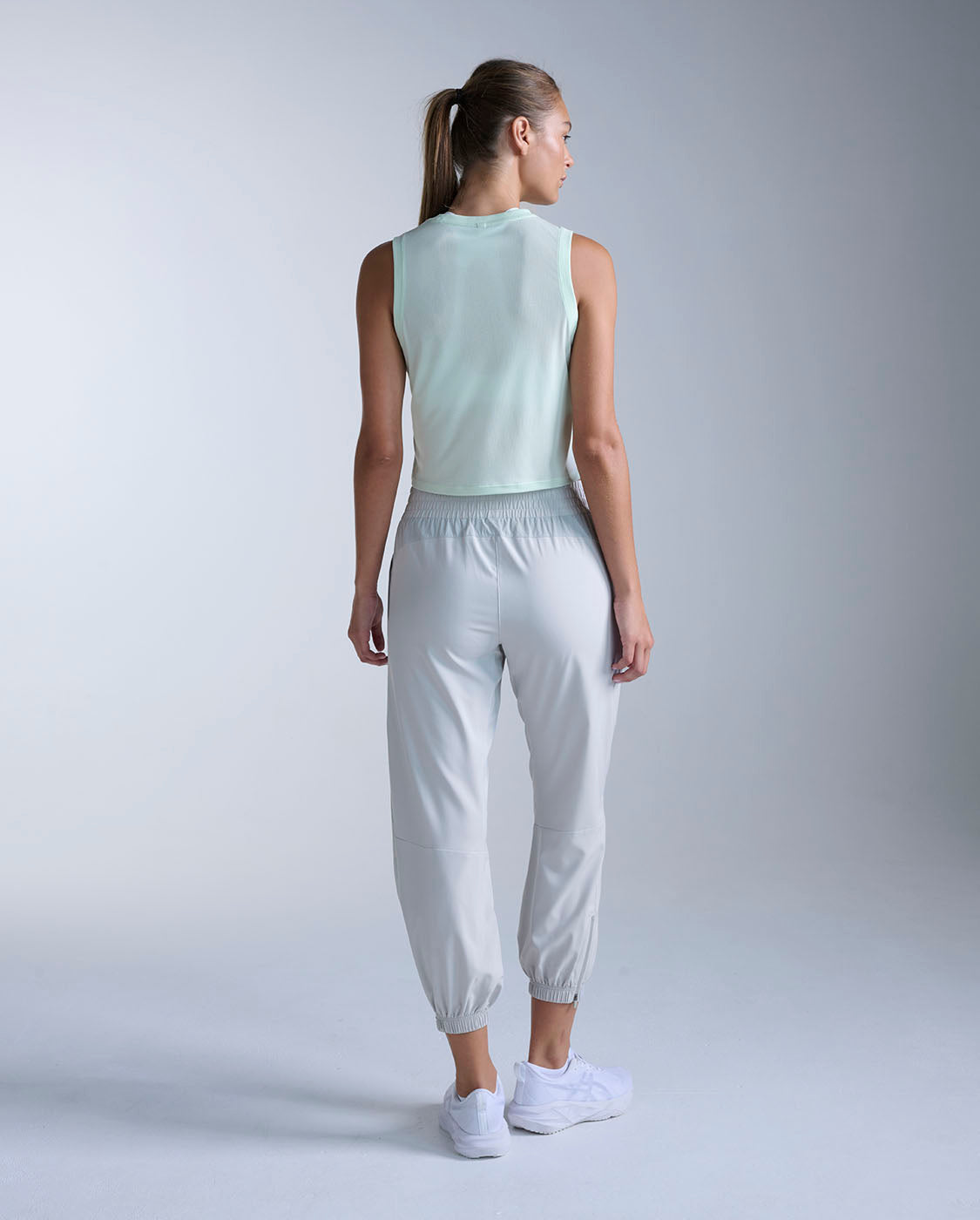 2xu-aero-mesh-crop-tank-top-damen-mint-dust image 7