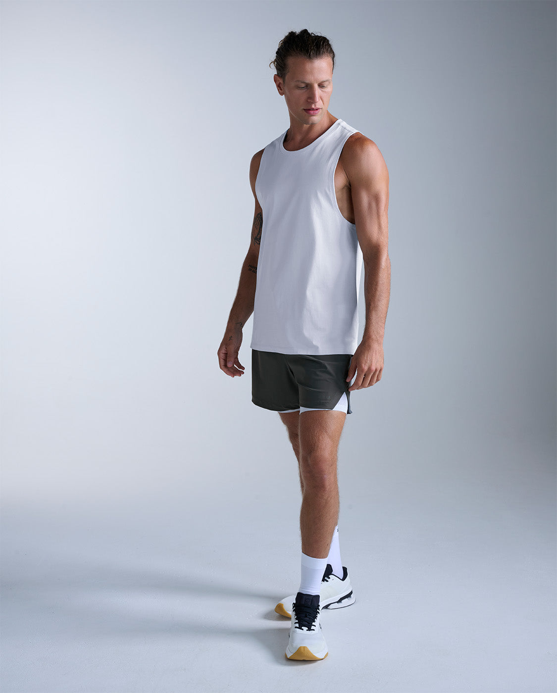 2xu-motion-cotton-flex-tank-tr-gertop-wei-herren image 2