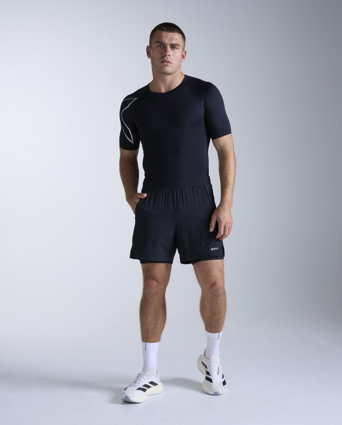 2xu-core-compression-kurzarm-kompressionsshirt-schwarz image 1