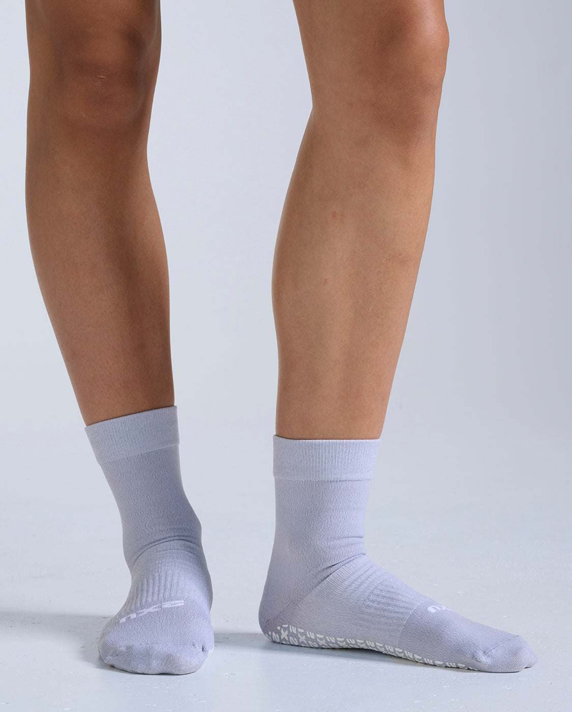 2xu-vectr-performance-crew-grip-socken-grau-pilates image 3