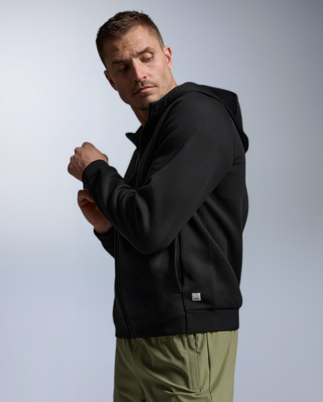 2xu-24-7-commute-full-zip-hoodie-herren-schwarz-fleece image 2