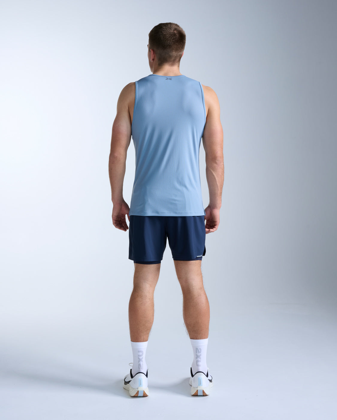 2xu-aero-tank-herren-blau-rmellos-upf50 image 7
