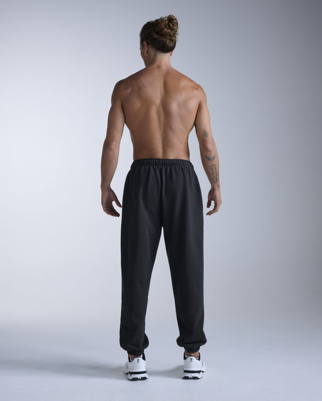 2xu-ez-oversized-organic-cotton-trackpants-schwarz image 8