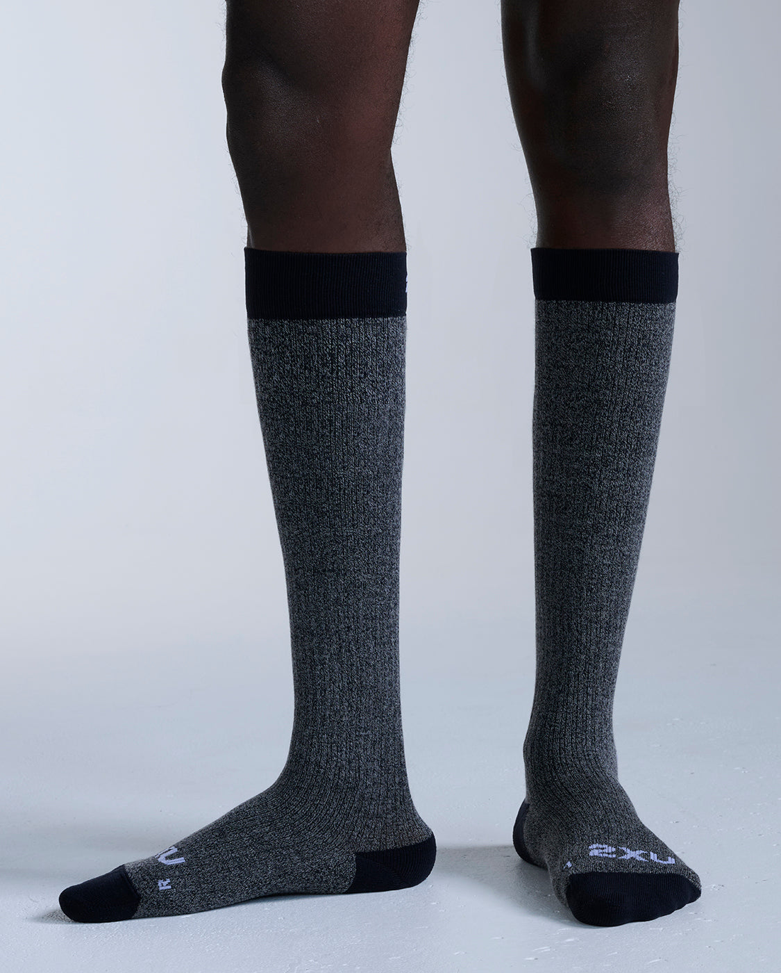 2xu-flight-kompressionssocken-grey-marle-white-bambus image 2