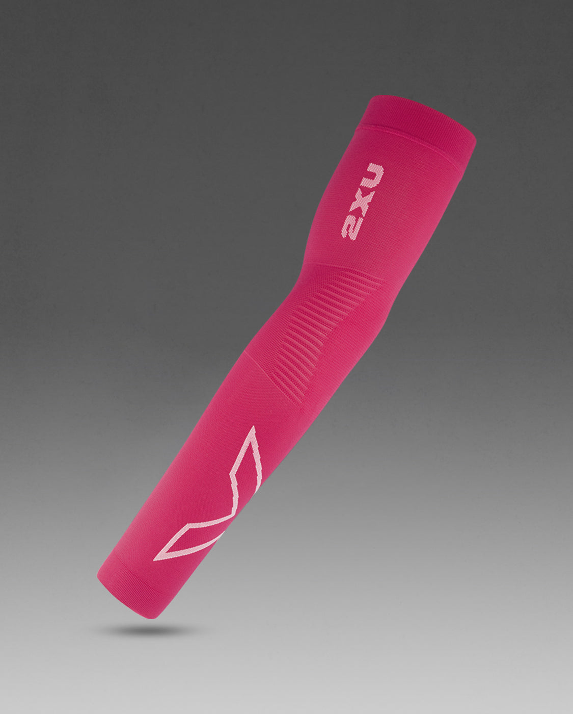 2xu-flex-compression-arm-sleeves-hot-pink-armlinge-paar image 2