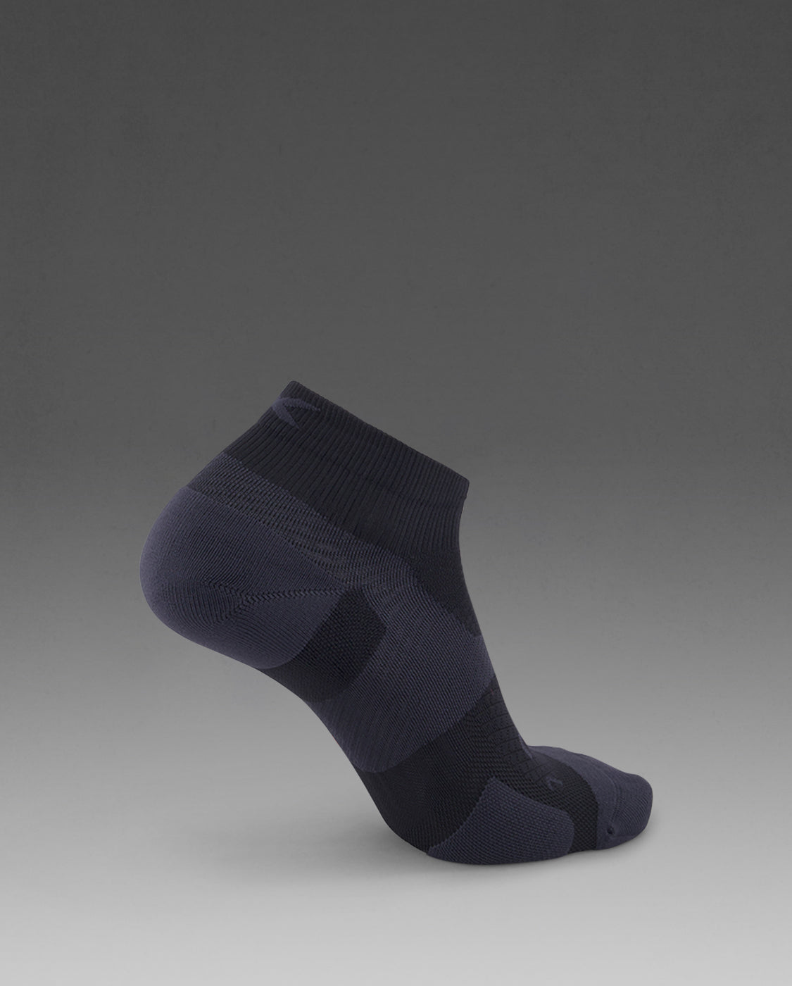 2xu-vectr-light-cushion-1-4-crew-socken-schwarz-unisex image 2