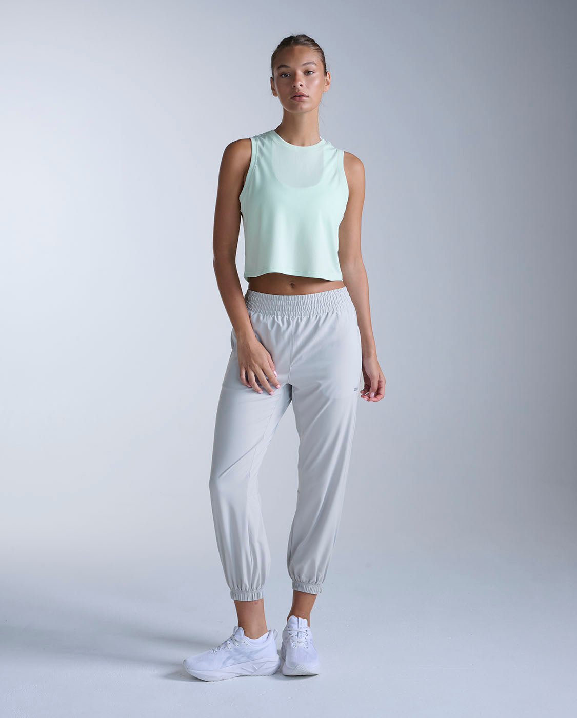 2xu-aero-mesh-crop-tank-top-damen-mint-dust image 5