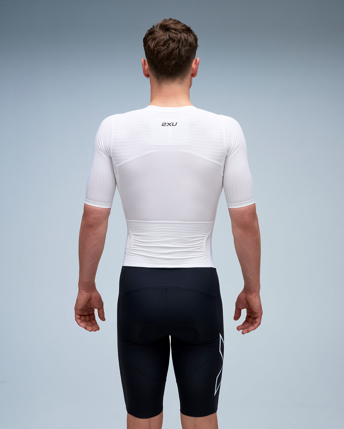 2xu-light-speed-react-trisuit-herren-schwarz-wei-kurzarm image 3