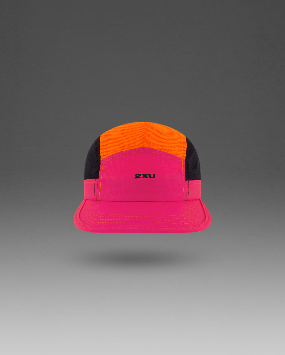 2xu-light-speed-small-cap-laufcap-fuchsia-black image 2