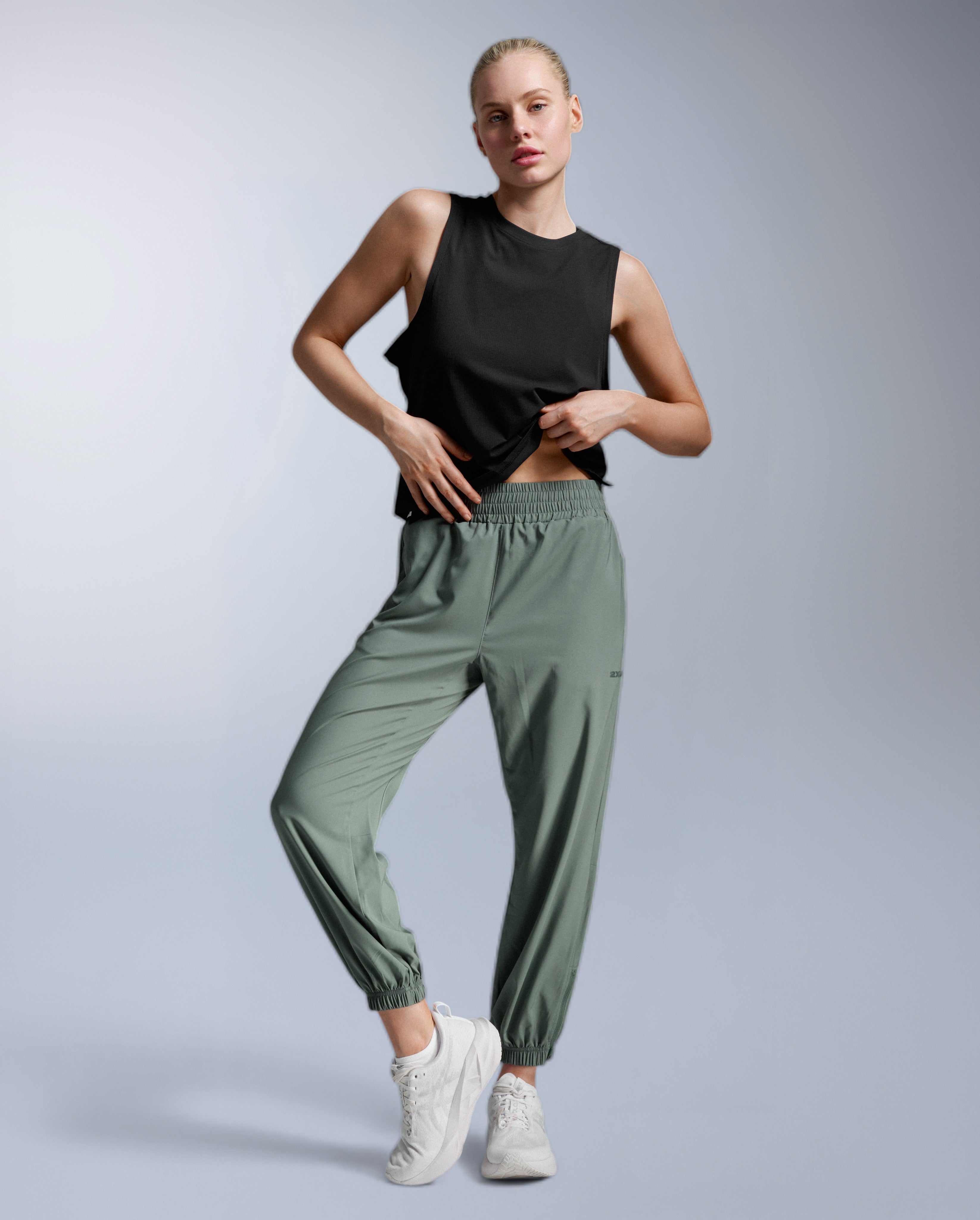 2xu-aero-trail-tank-lauftop-damen-schwarz-upf-50 image 7