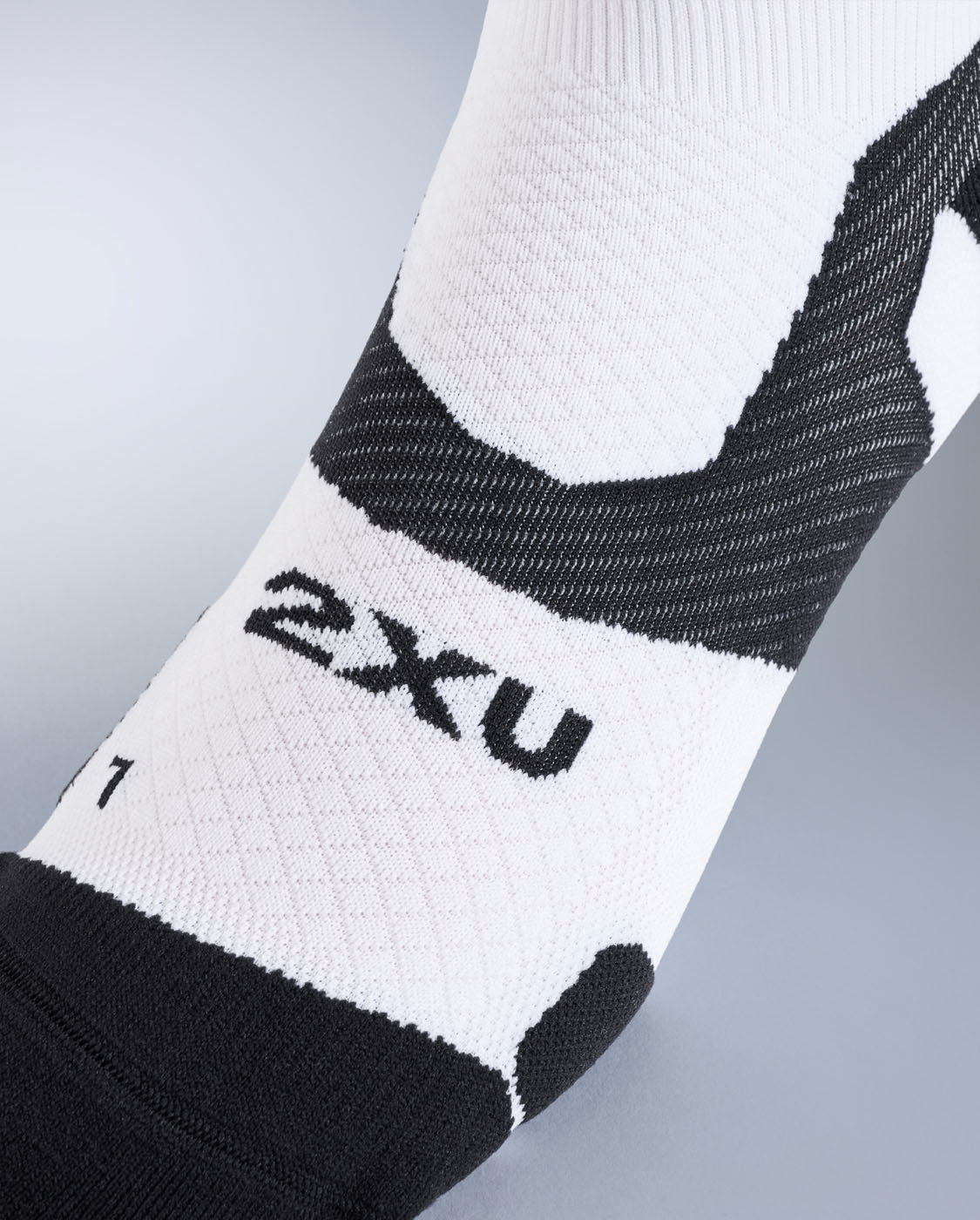 2xu-vectr-light-cushion-crew-laufsocken-white-black-unisex image 3
