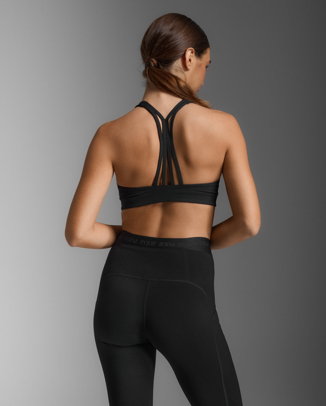 2xu-form-strappy-low-impact-bra-damen-schwarz image 2