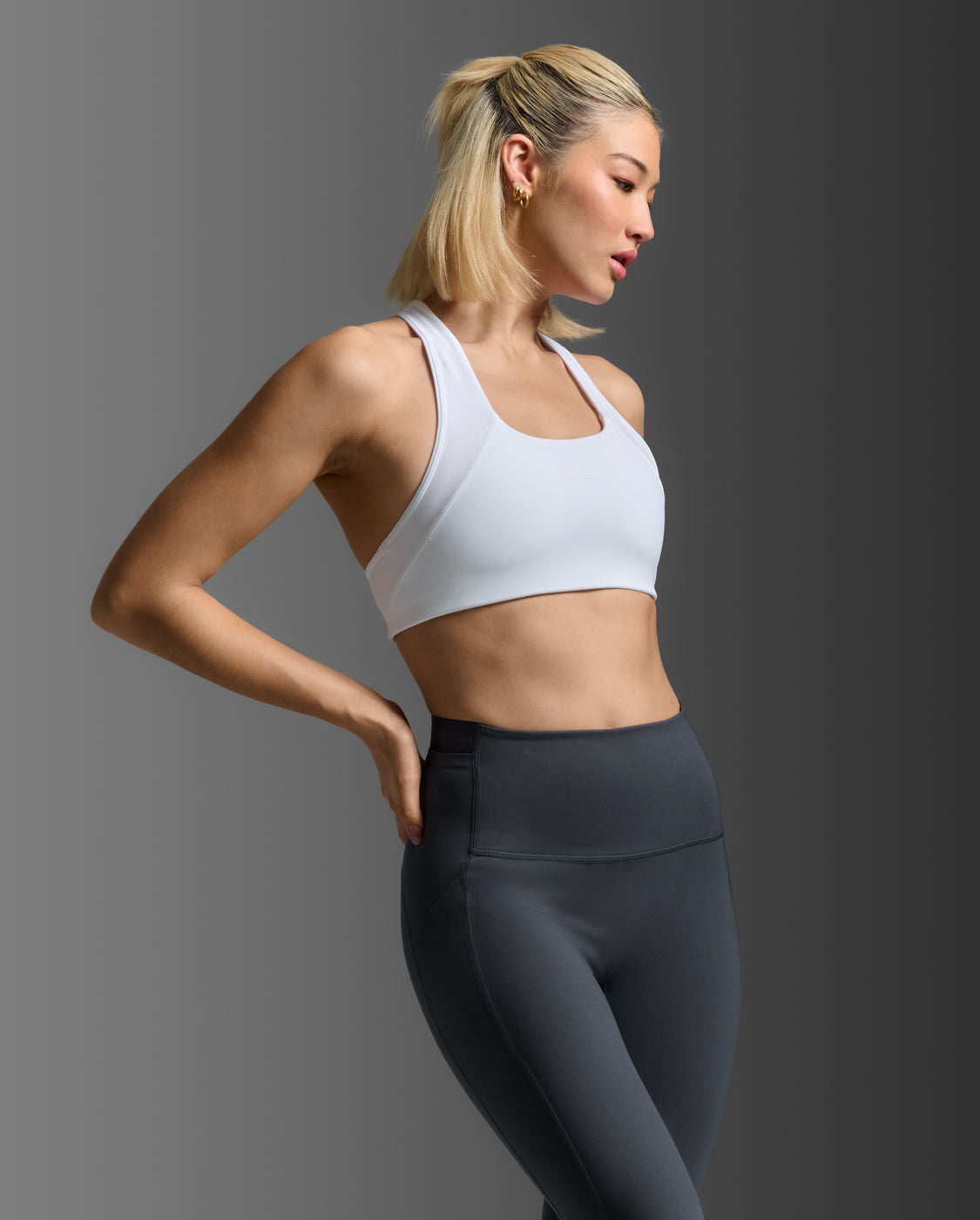 2xu-form-racerback-sport-bh-damen-white-medium-impact image 3