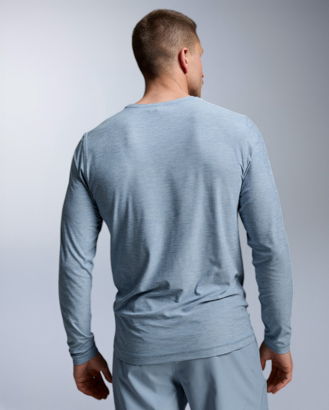 2xu-signature-long-sleeve-langarmshirt-blue-shade-herren image 5
