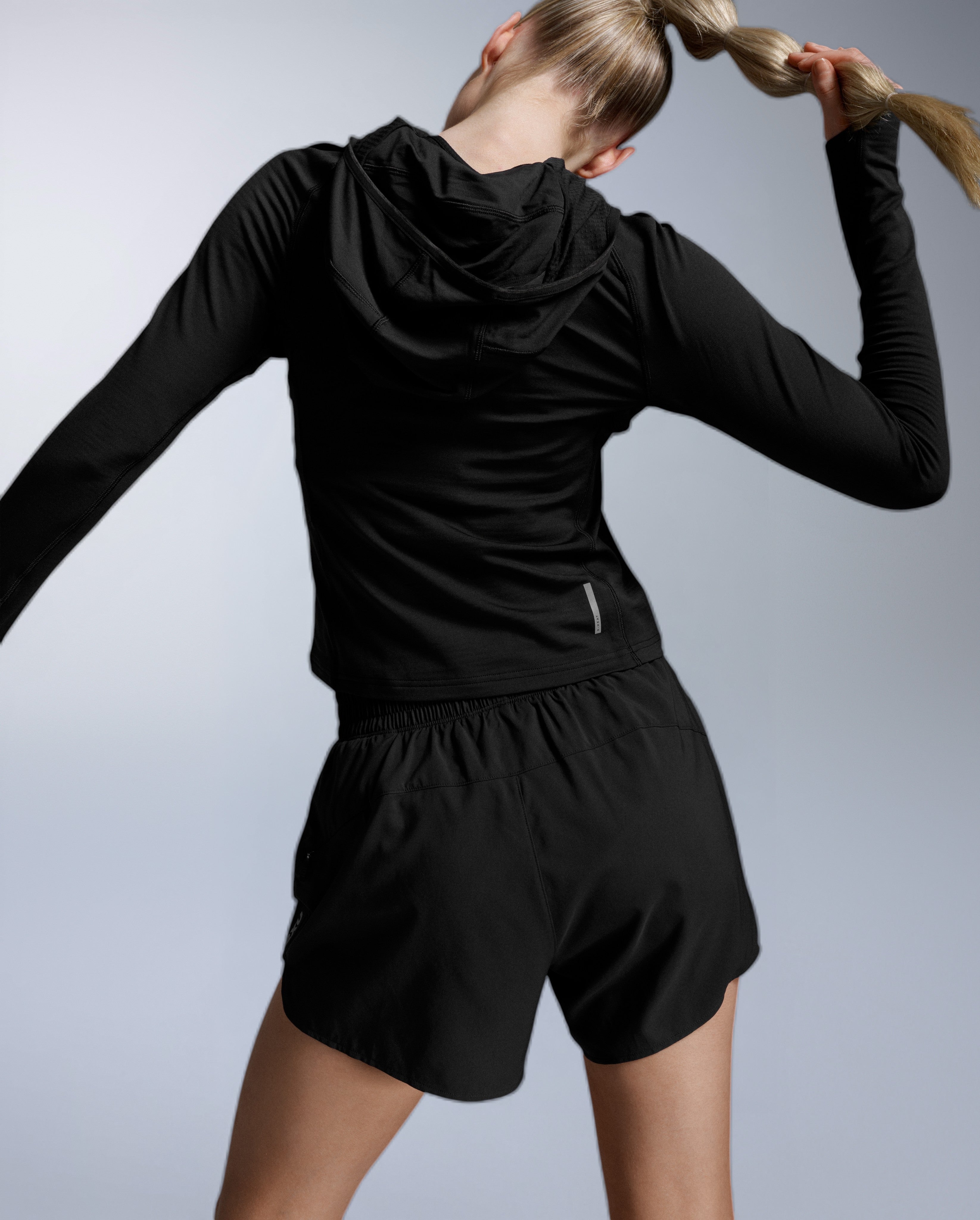 2xu-ignition-grid-1-2-zip-hoodie-schwarz-damen-thermo image 4