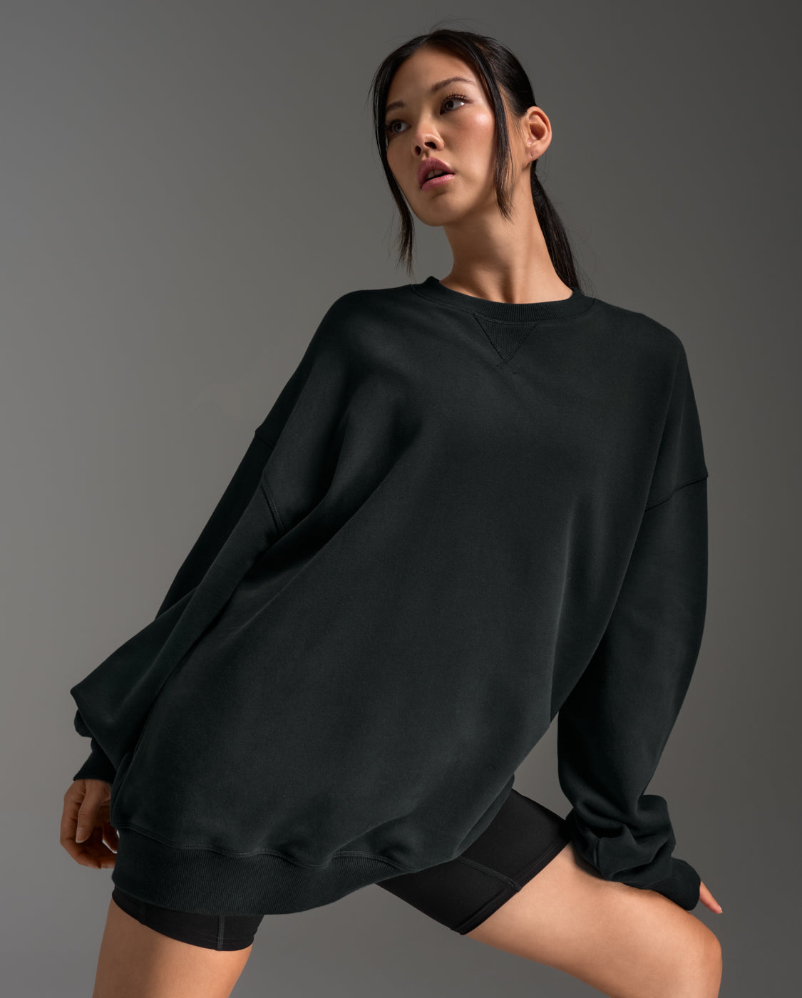 2xu-ez-oversized-organic-cotton-crew-sweatshirt-schwarz-bio image 5