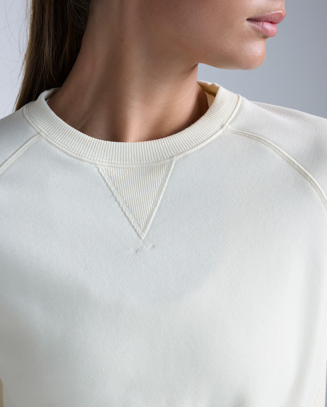 2xu-ez-organic-cotton-ribbed-crew-damen-chalk-pullover-bio image 5