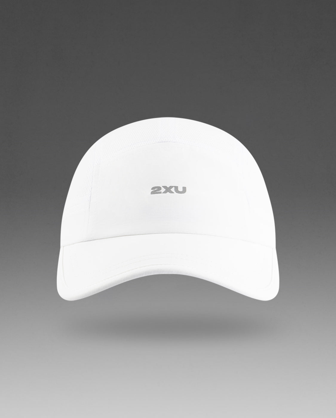 2xu-light-speed-small-cap-laufcap-wei-silber image 2