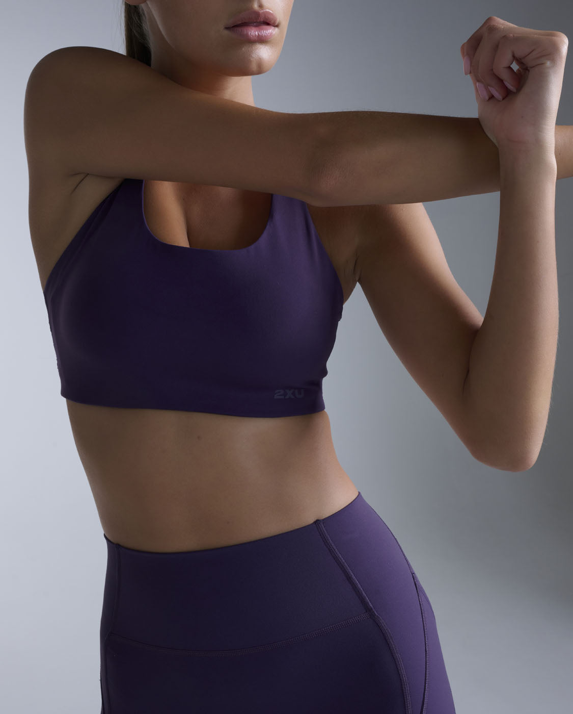 2xu-form-strappy-low-impact-sport-bh-damen-lila-yoga image 1