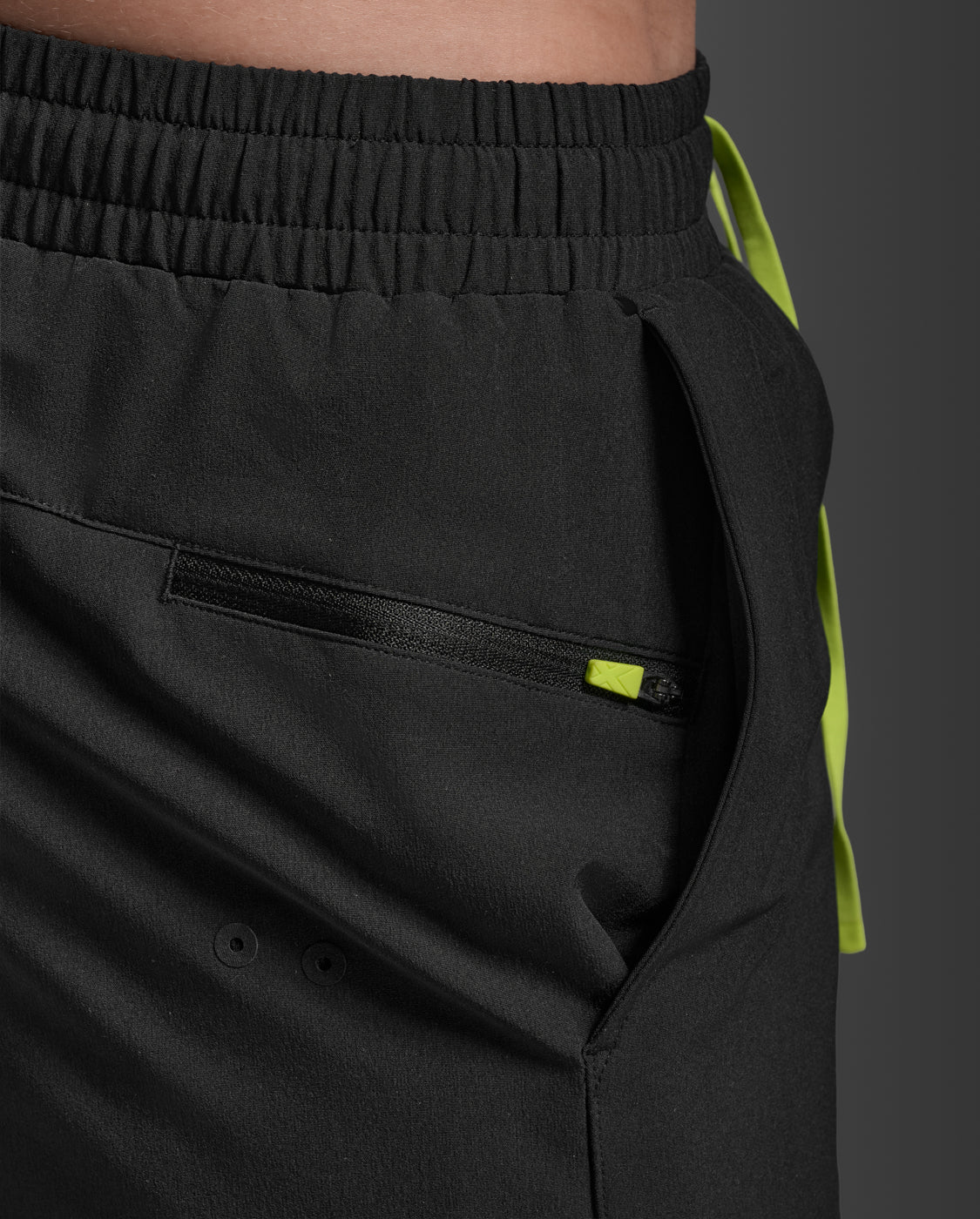 2xu-aero-hybrid-swim-shorts-herren-black-white image 6