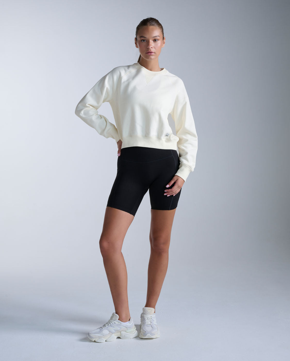 2xu-ez-organic-cotton-ribbed-crew-damen-chalk-pullover-bio image 6