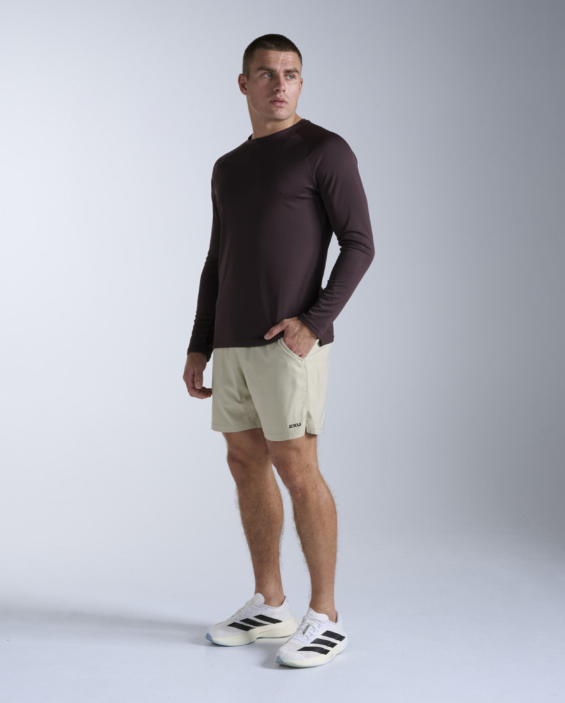 2xu-aero-long-sleeve-laufshirt-bark-black-reflective image 4