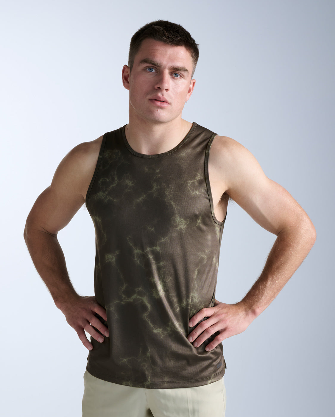 2xu-aero-tank-top-herren-flint-synapse-atmungsaktiv image 1