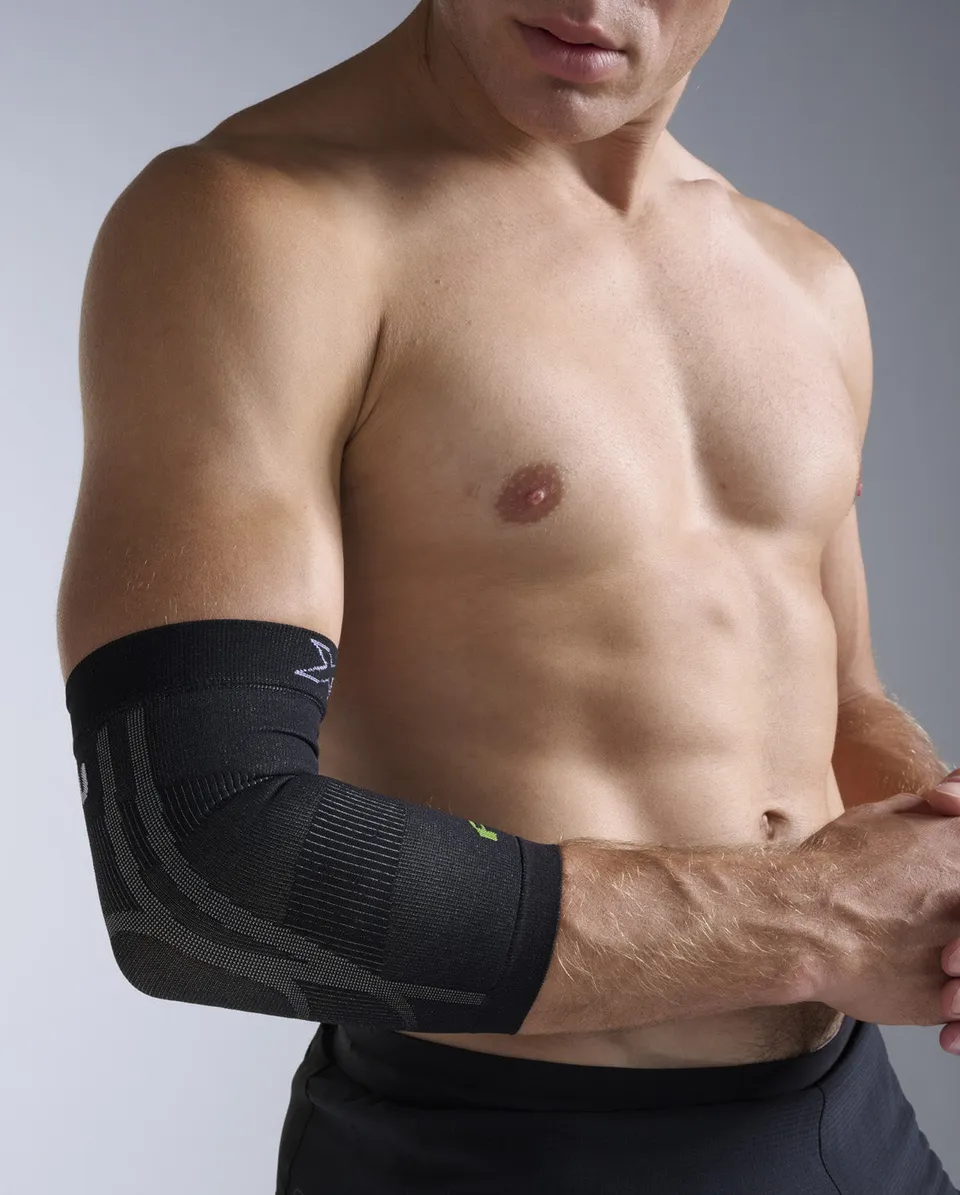 2xu-recovery-ellenbogenbandage-mit-fir-grau-schwarz image 1