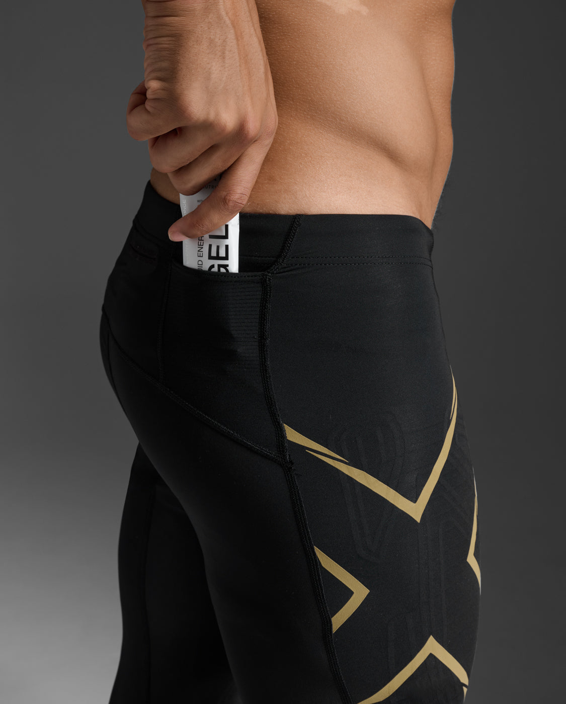 2xu-light-speed-compression-tights-herren-black-gold-mcs image 7