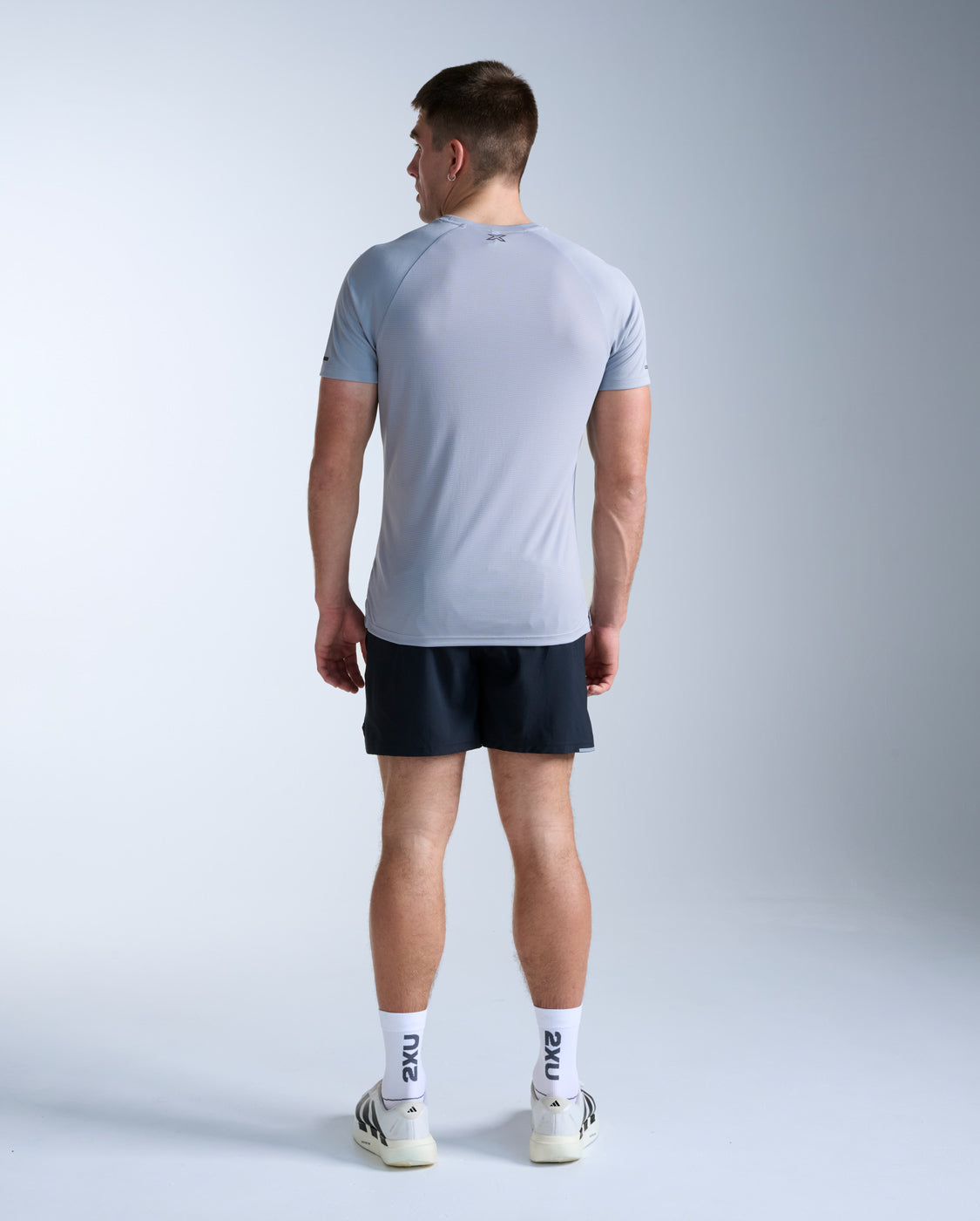 2xu-aero-tee-laufshirt-herren-weathervane-reflective image 7