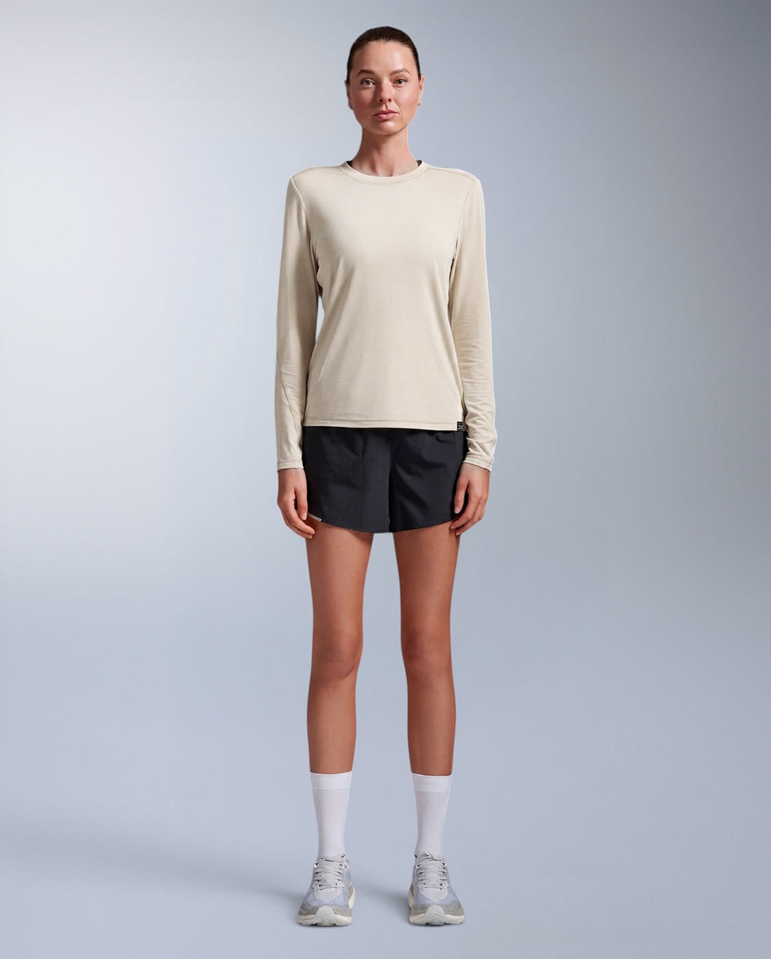 2xu-ignition-wool-long-sleeve-damen-chalk-wollshirt image 3