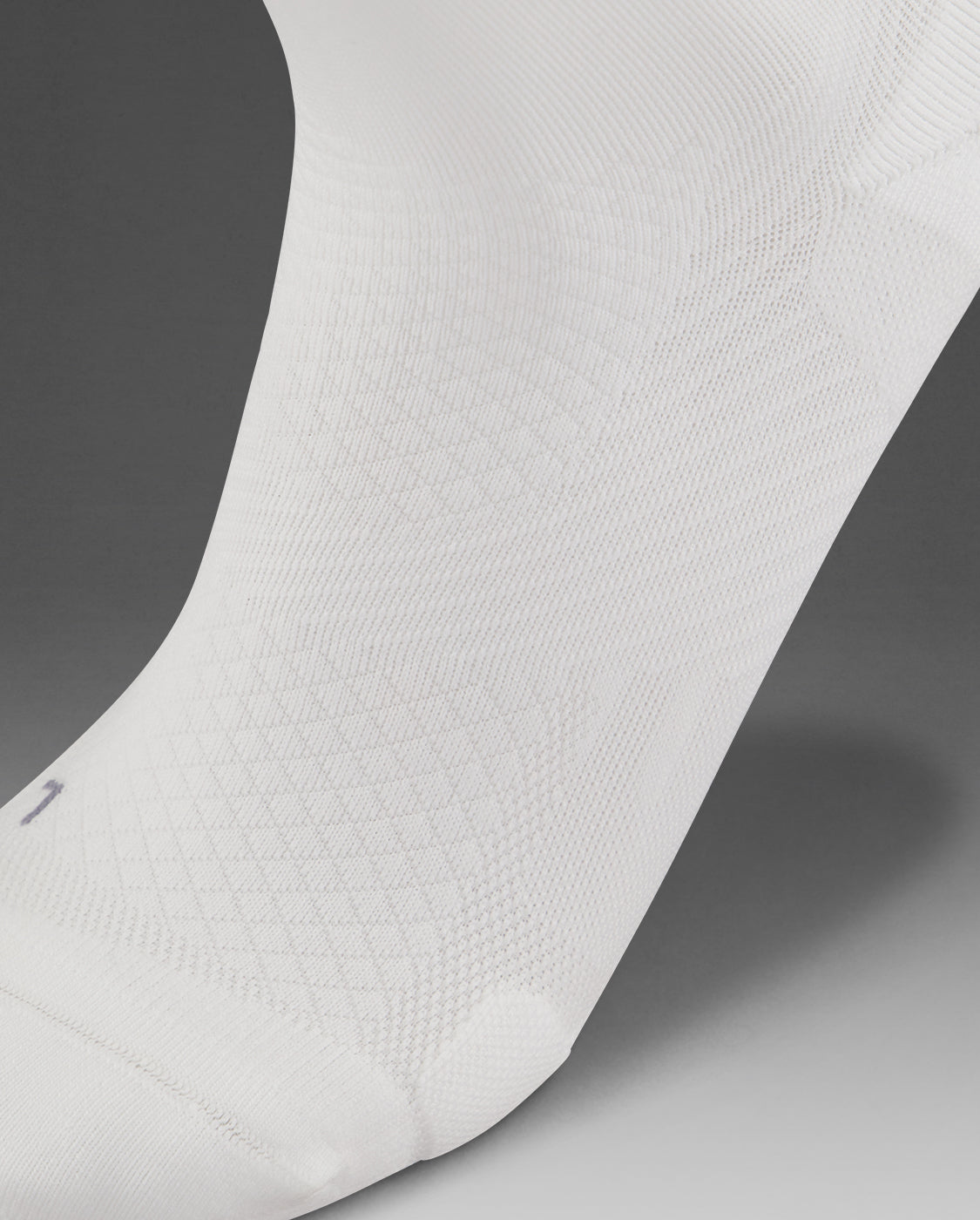 2xu-vectr-reflective-crew-socken-laufsocken-wei-reflektierend image 2