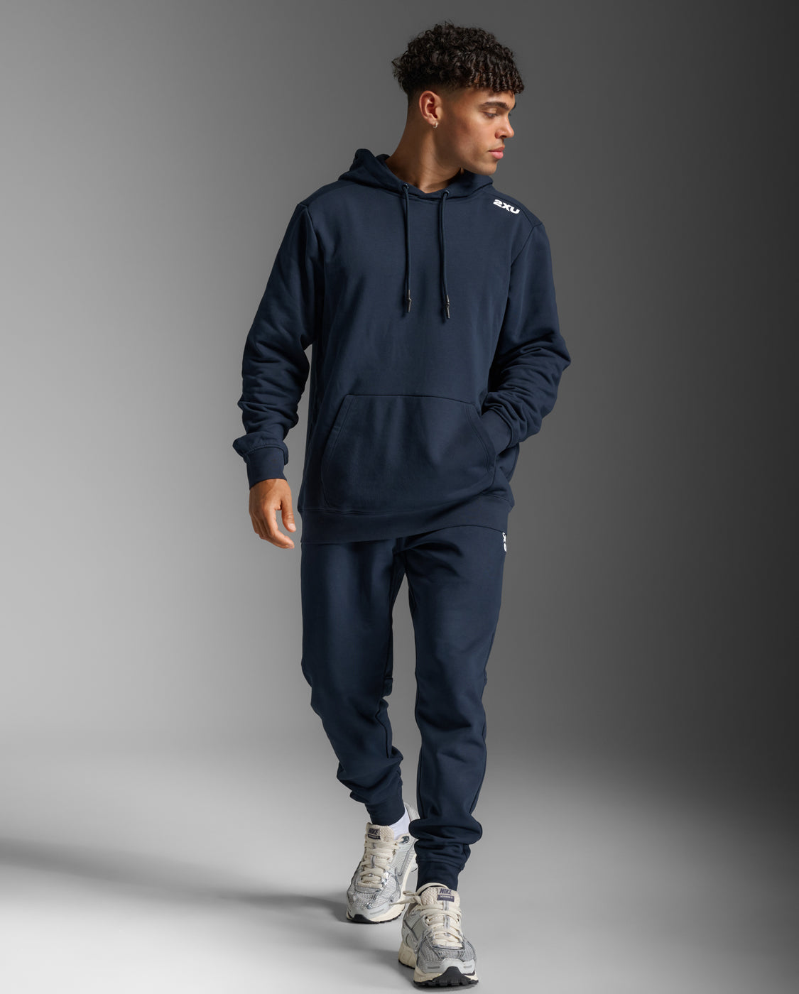 2xu-motion-aspire-kapuzenpullover-midnight-hoodie image 4