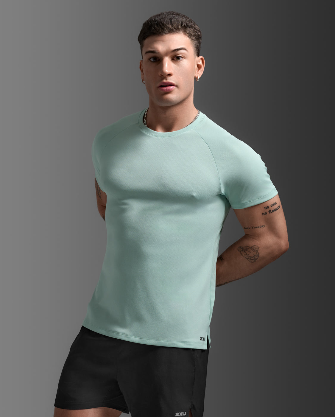 2xu-aero-tee-laufshirt-digital-mint-black-herren-slim image 1