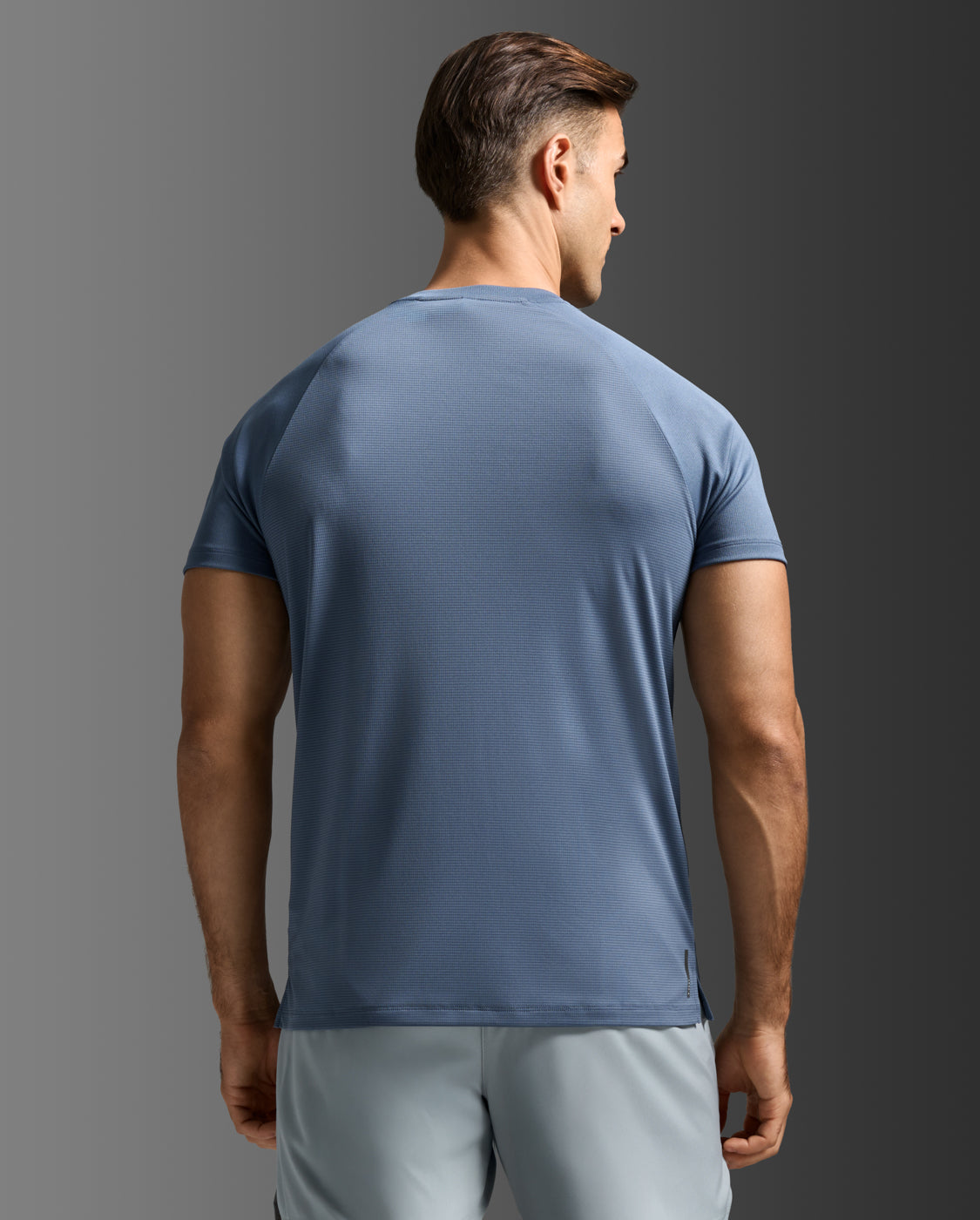 2xu-aero-tee-laufshirt-herren-indigo-kurzarm-slim-fit image 3
