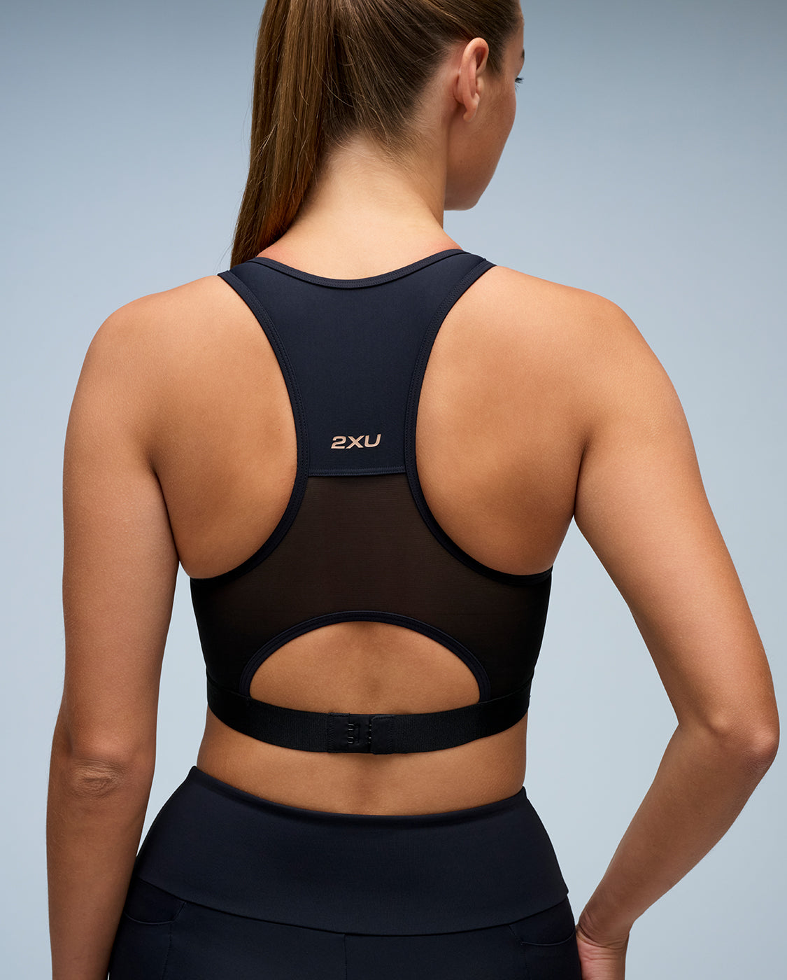 2xu-aero-tri-medium-impact-bra-sport-bh-schwarz image 4
