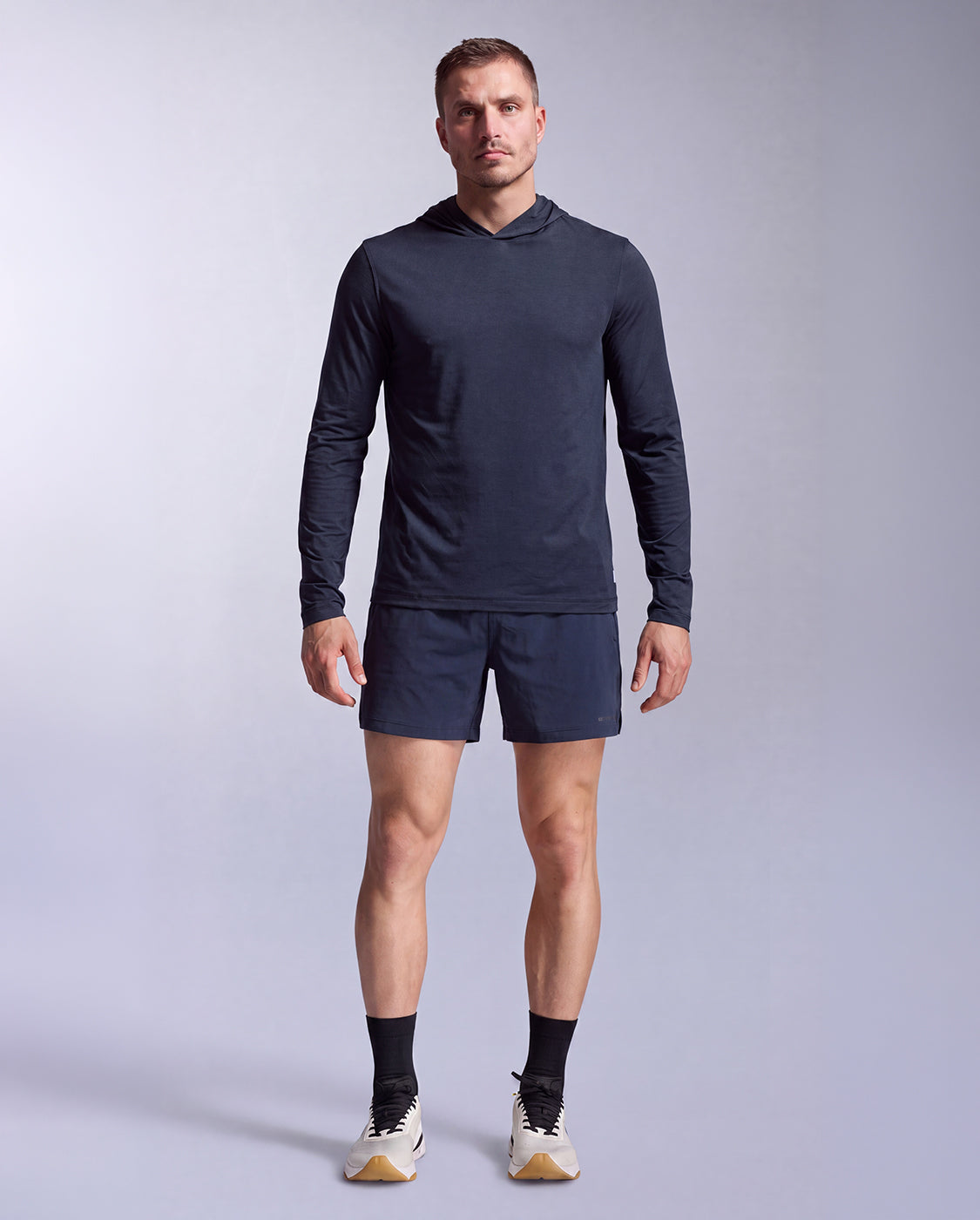 2xu-motion-long-sleeve-hoodie-herren-midnight-kapuze image 2