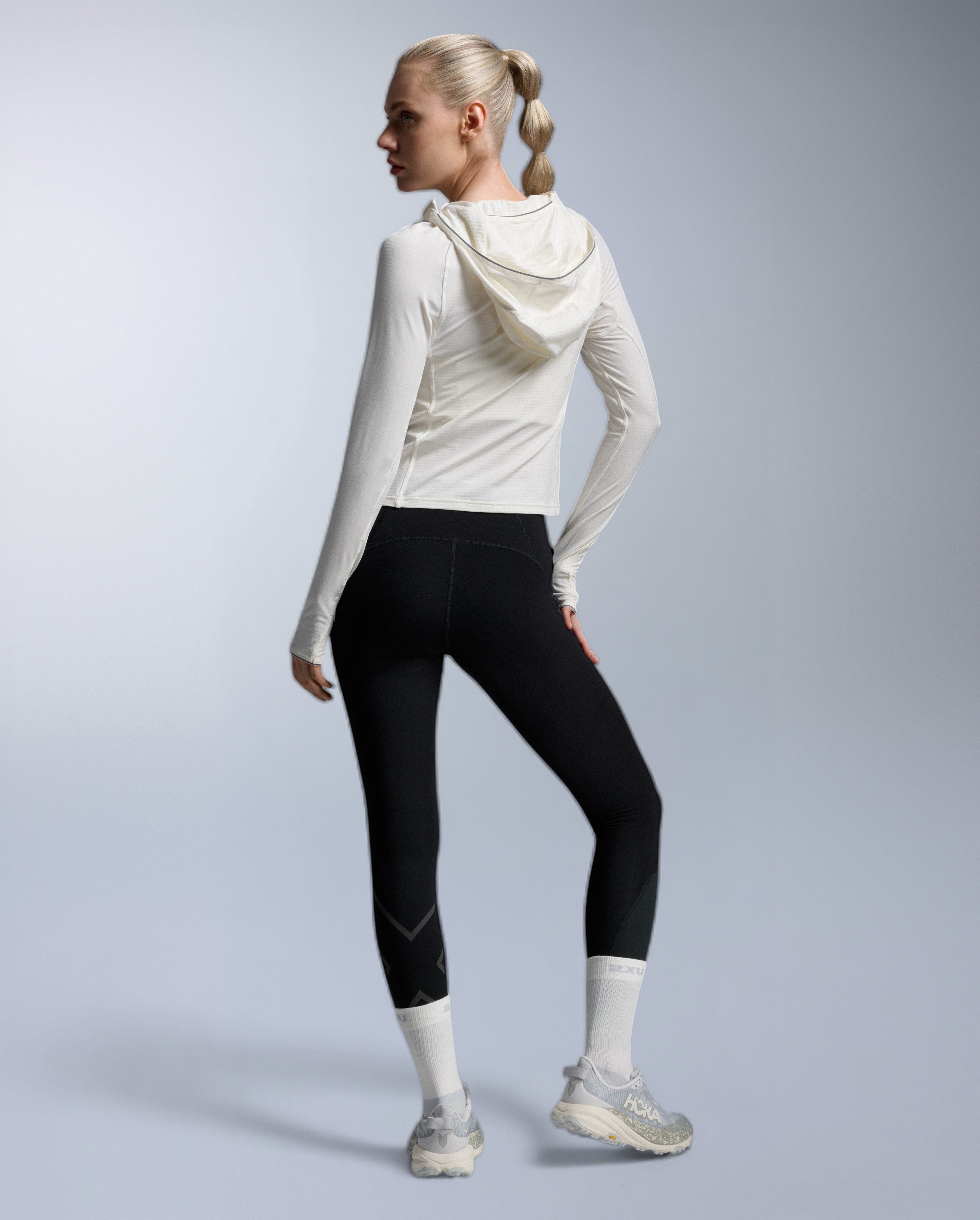 2xu-ignition-grid-hoodie-damen-chalk-1-2-zip-warm image 6