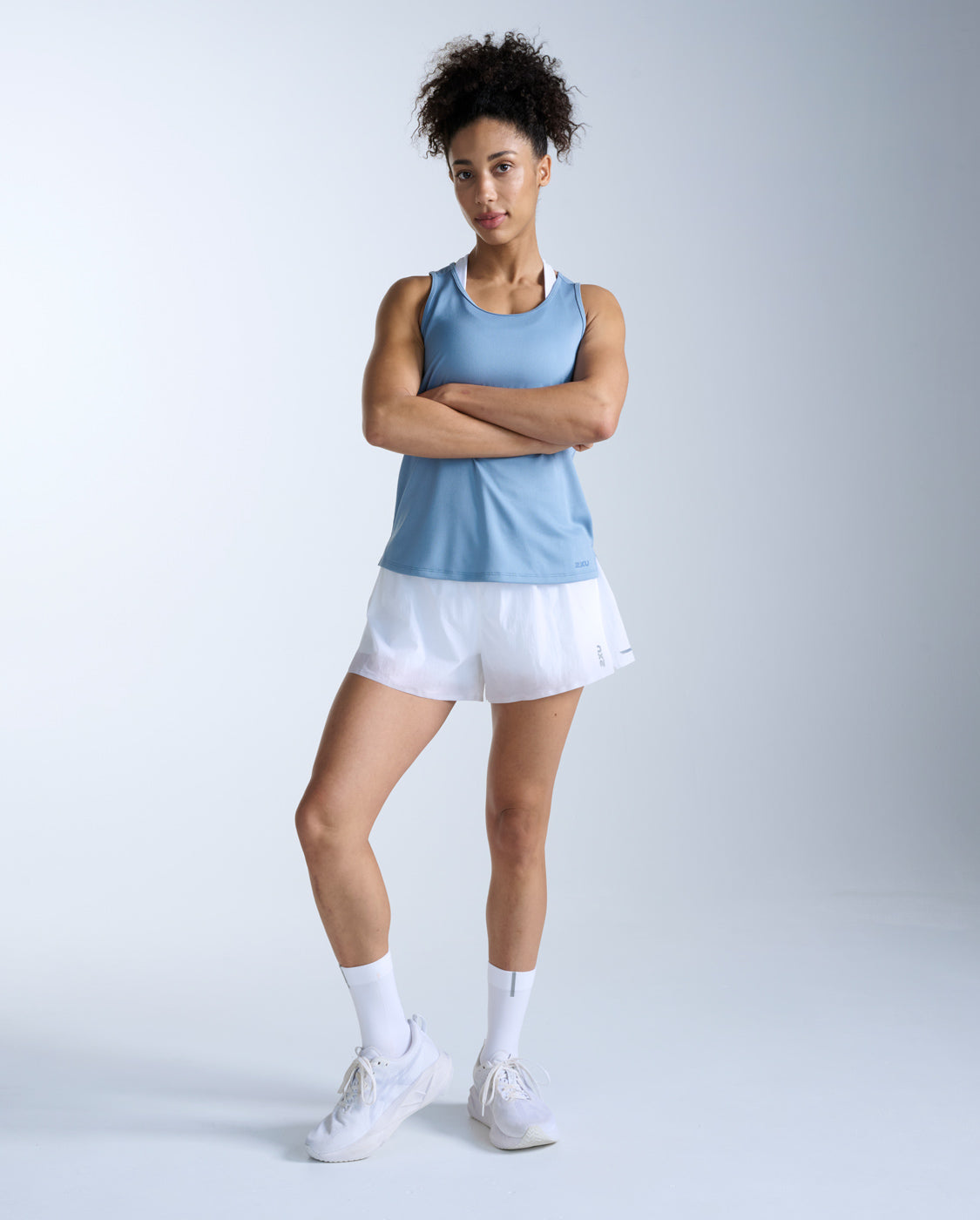2xu-aero-singlet-damen-blue-shade-lauftop-mesh-rmellos image 5