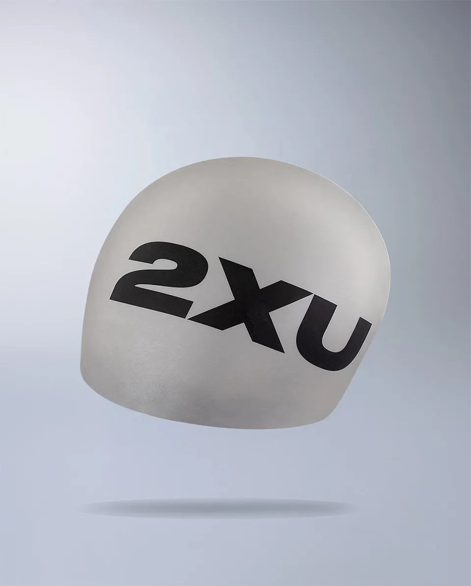 2xu-silicone-swim-cap-badekappe-unisex-silber image 1